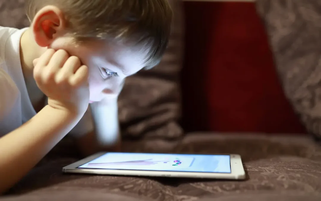 How Lifestyle & Screen Time Affect Myopia Progression 